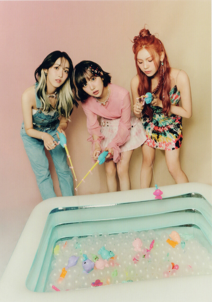 VIVIZ 2nd Mini Album "Summer Vibe"