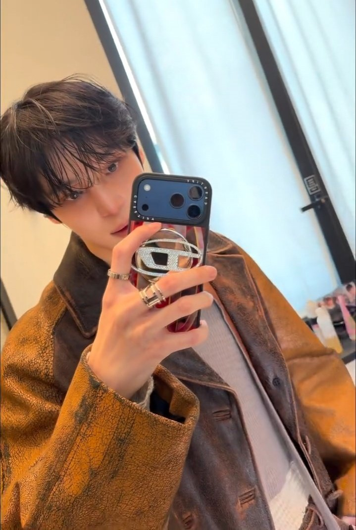 Yunho Selfie in Milan