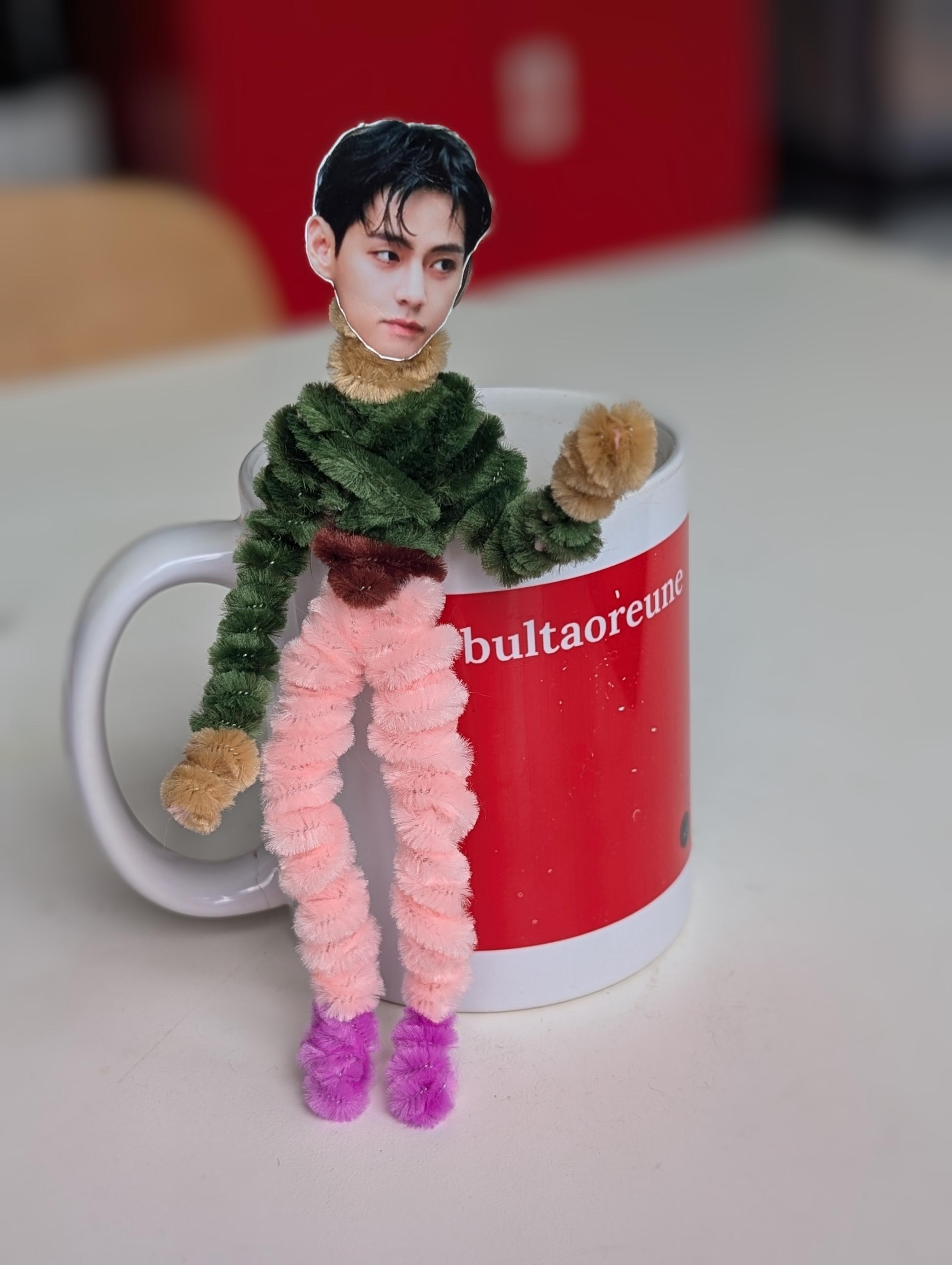 BTS' V 
Kim Taehyung
in pipe cleaner form