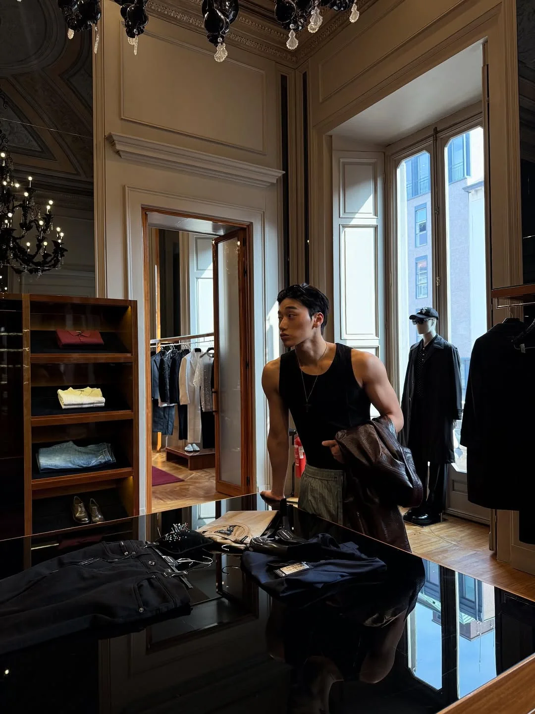 San goes shopping in milan