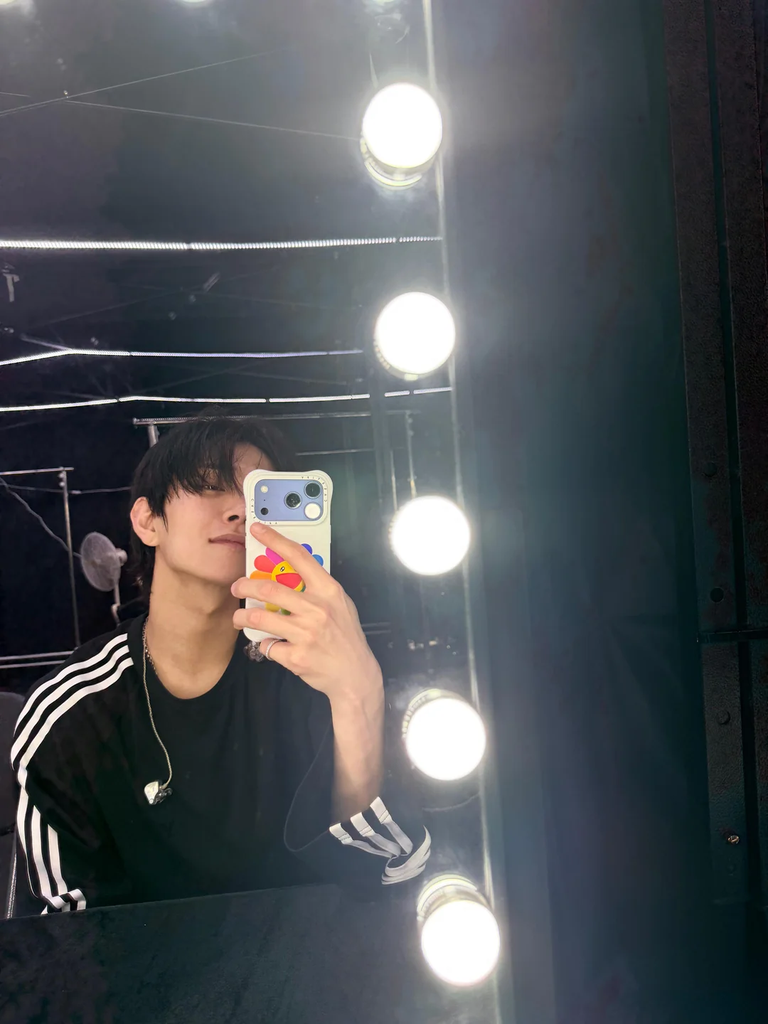 Shua backstage in Hong Kong
