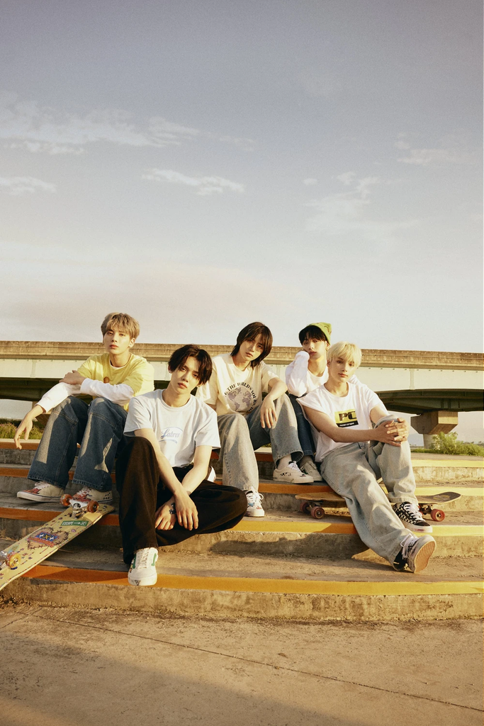 TXT Memories - The Chaos Chapter FIGHT OR ESCAPE - Fight Group Photo