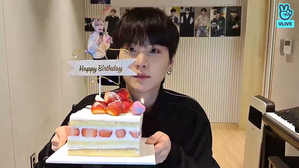 Happy Birthday, Yoongi - with his 2021 Cake