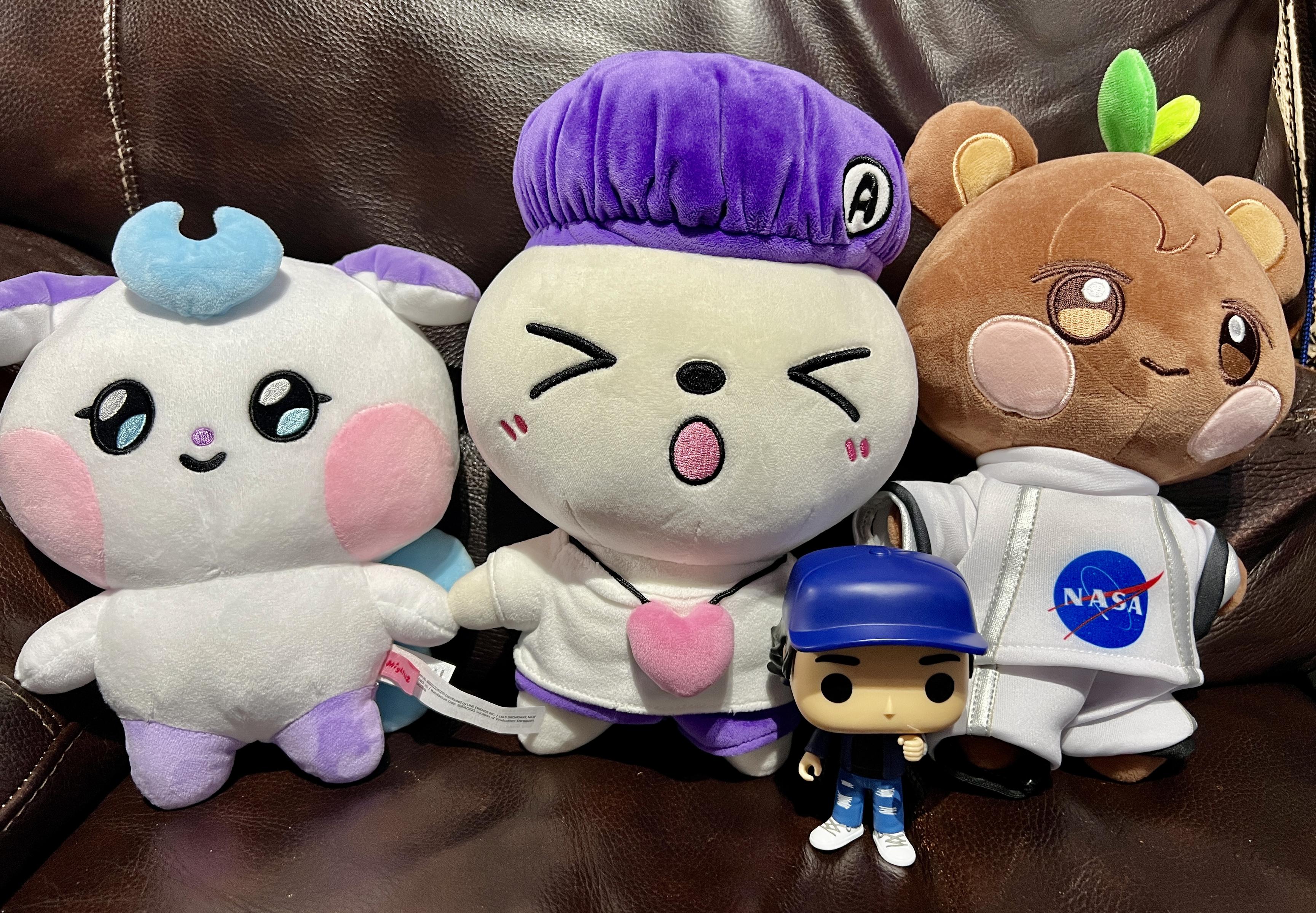 Jjongyo, Jjongmon and Jjongbear, with little Lemon Drop Jongho in front.