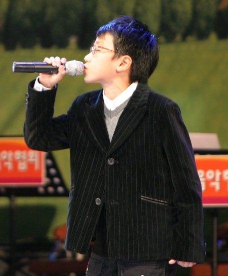 the teeny tiny suit!