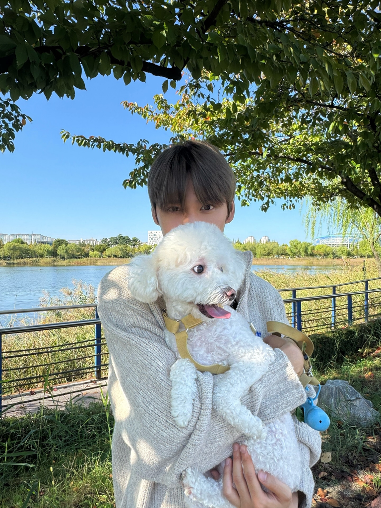 Eunseok and Charlie the pupper