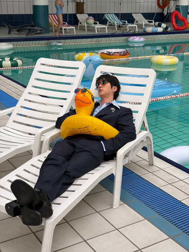 Jinnie has worked so hard. He deserves a relaxing snooze, poolside in the lounger with his cool floaty ducky friend.